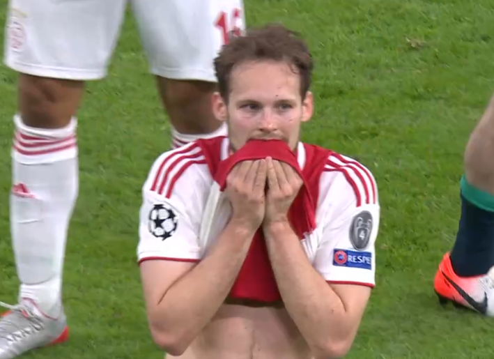 开云体育在线-阿贾克斯客场逆转，晋级前景堪忧()  第2张