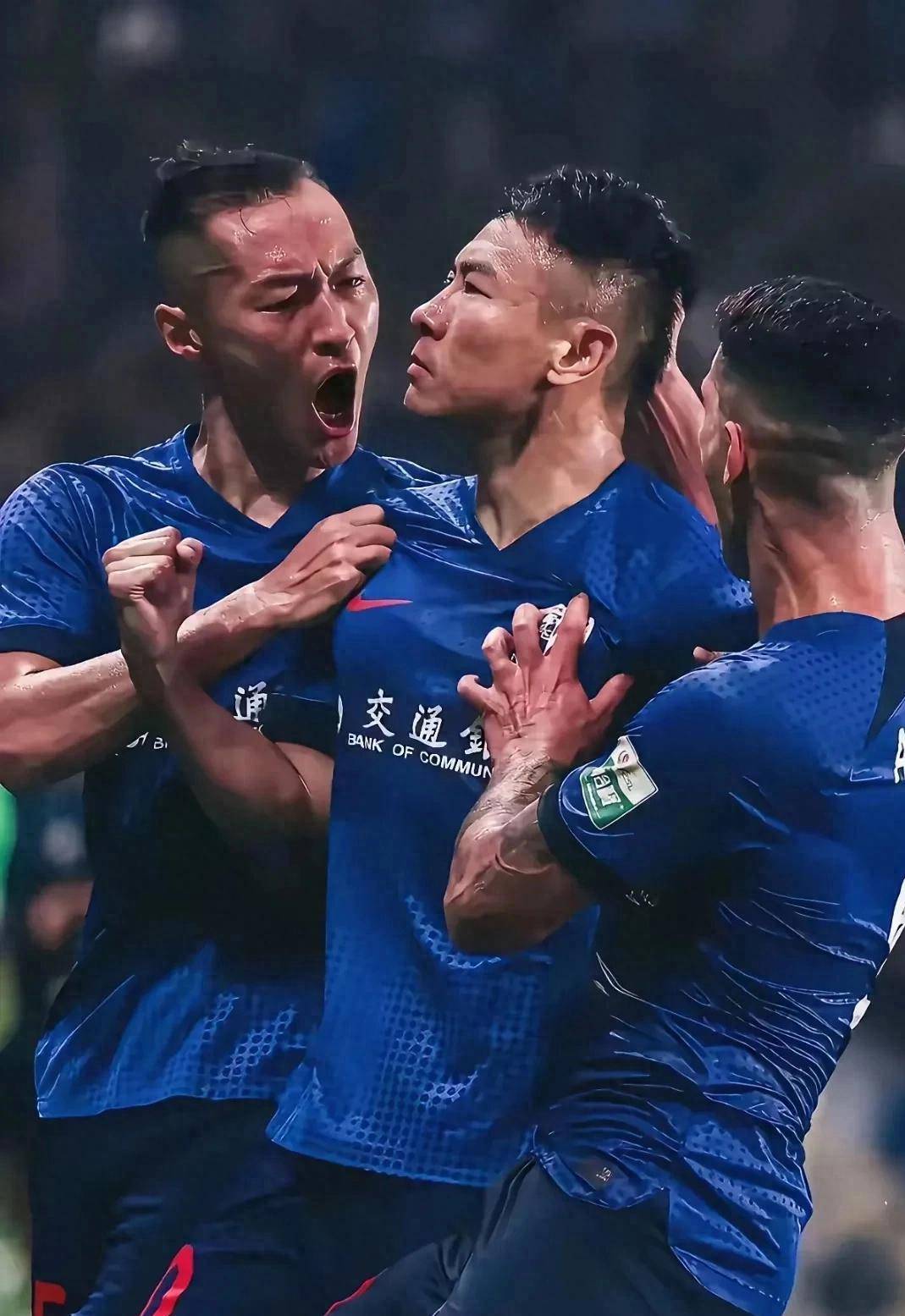 开云体育下载-上海申花队员表现出色，赢得球迷赞誉()  第2张