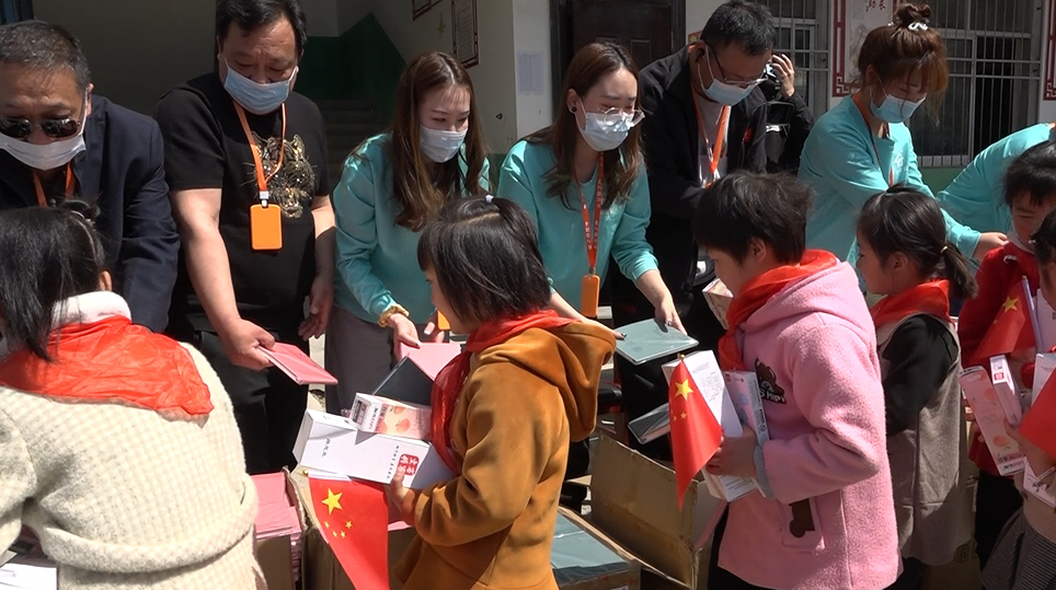 开云体育入口-NBA球员赴贫困地区支教，助力教育事业()  第1张