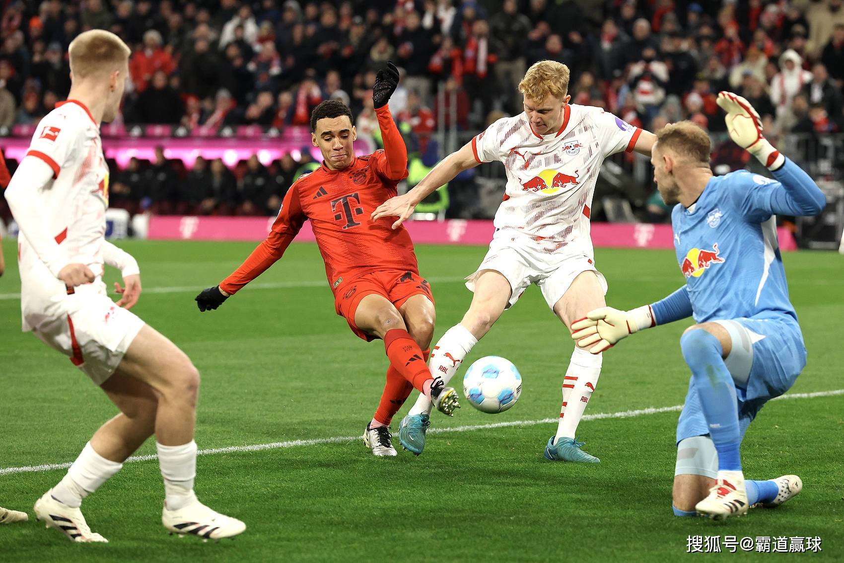 开云体育-拜仁冷负莱比锡，德甲榜首之争激烈()  第2张
