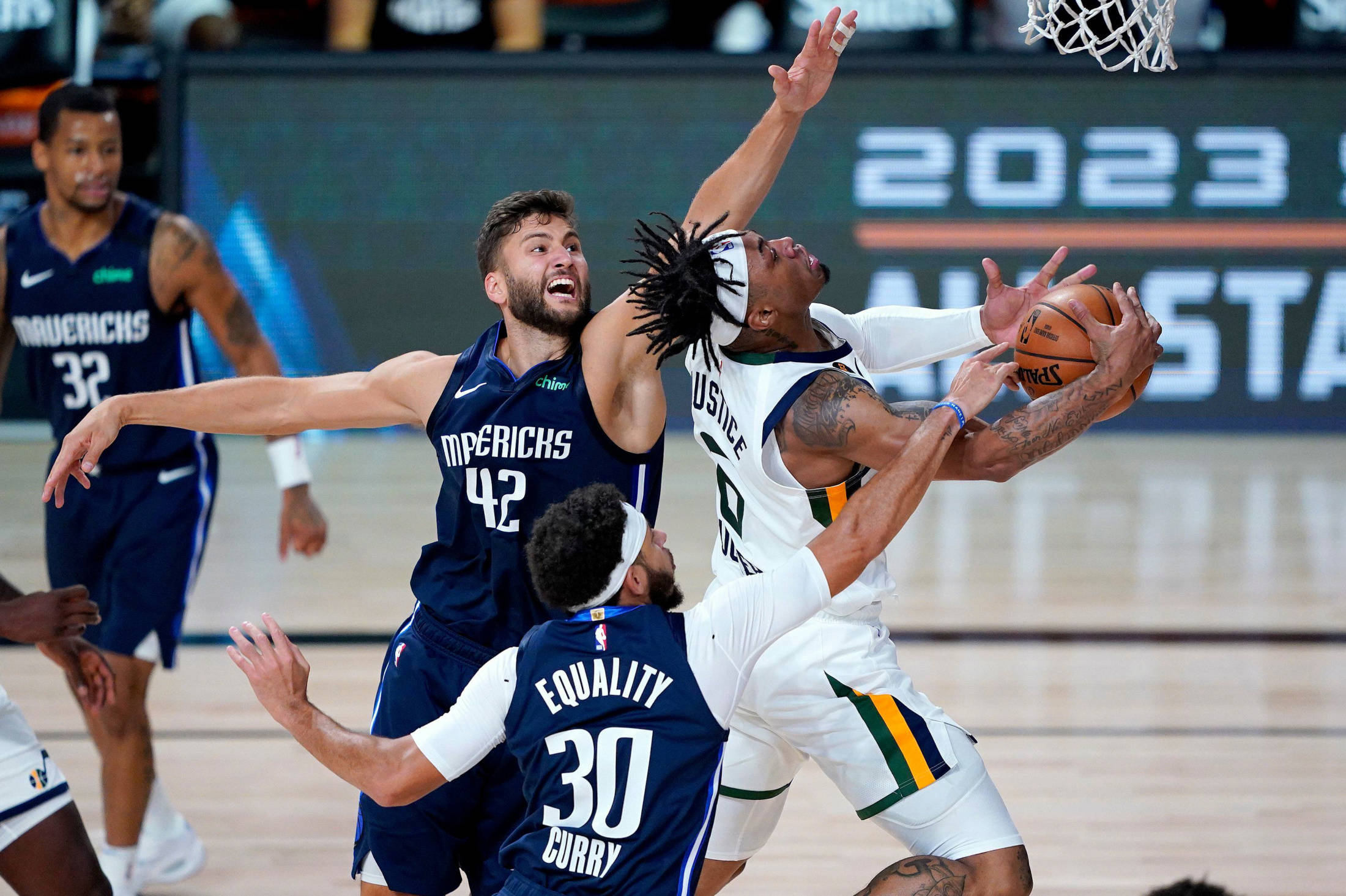 开云体育app-雄鹿队大外援受伤将缺席数场比赛，球队备战外援困境()  第1张