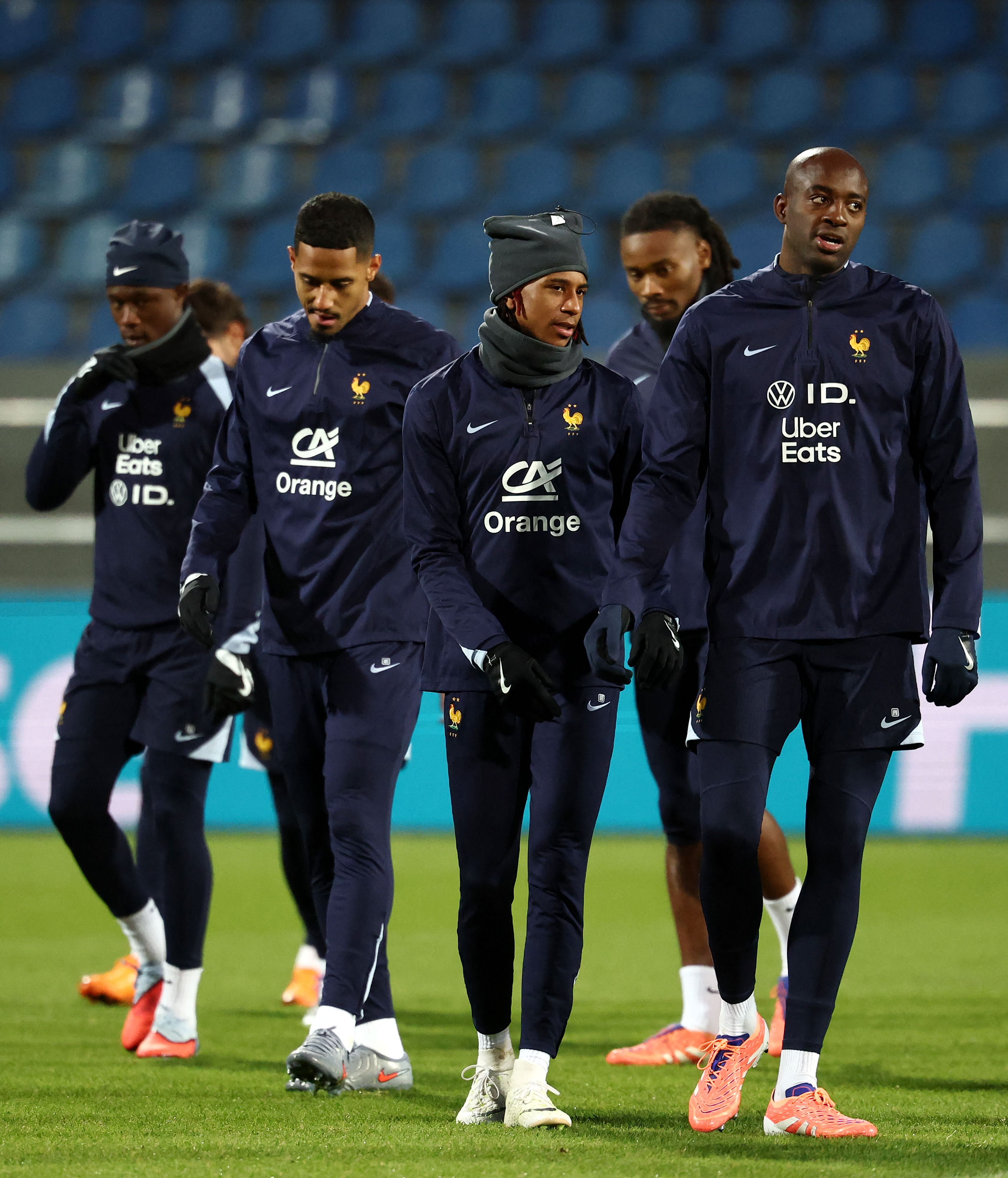 开云体育sports-足球预选赛战况残烈，看点纷呈围绕战绩()  第2张