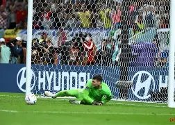 开云app-斯佩齐亚门将扑出对手点球，助球队守住胜利(门将用脸扑出所有点球)  第2张